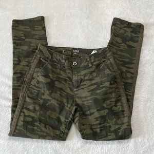 a.n.a. camouflage chinos (size 0)